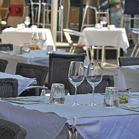 Spacious Holiday With Pool In Saint-paul-les-fonts ヴィラ